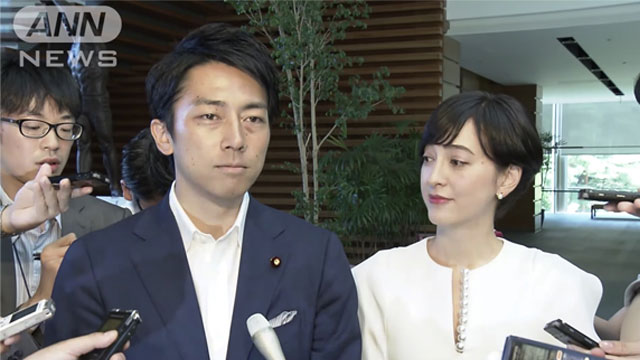 進次郎氏と滝川クリステルさん２ショットで首相官邸へ「結婚」報告